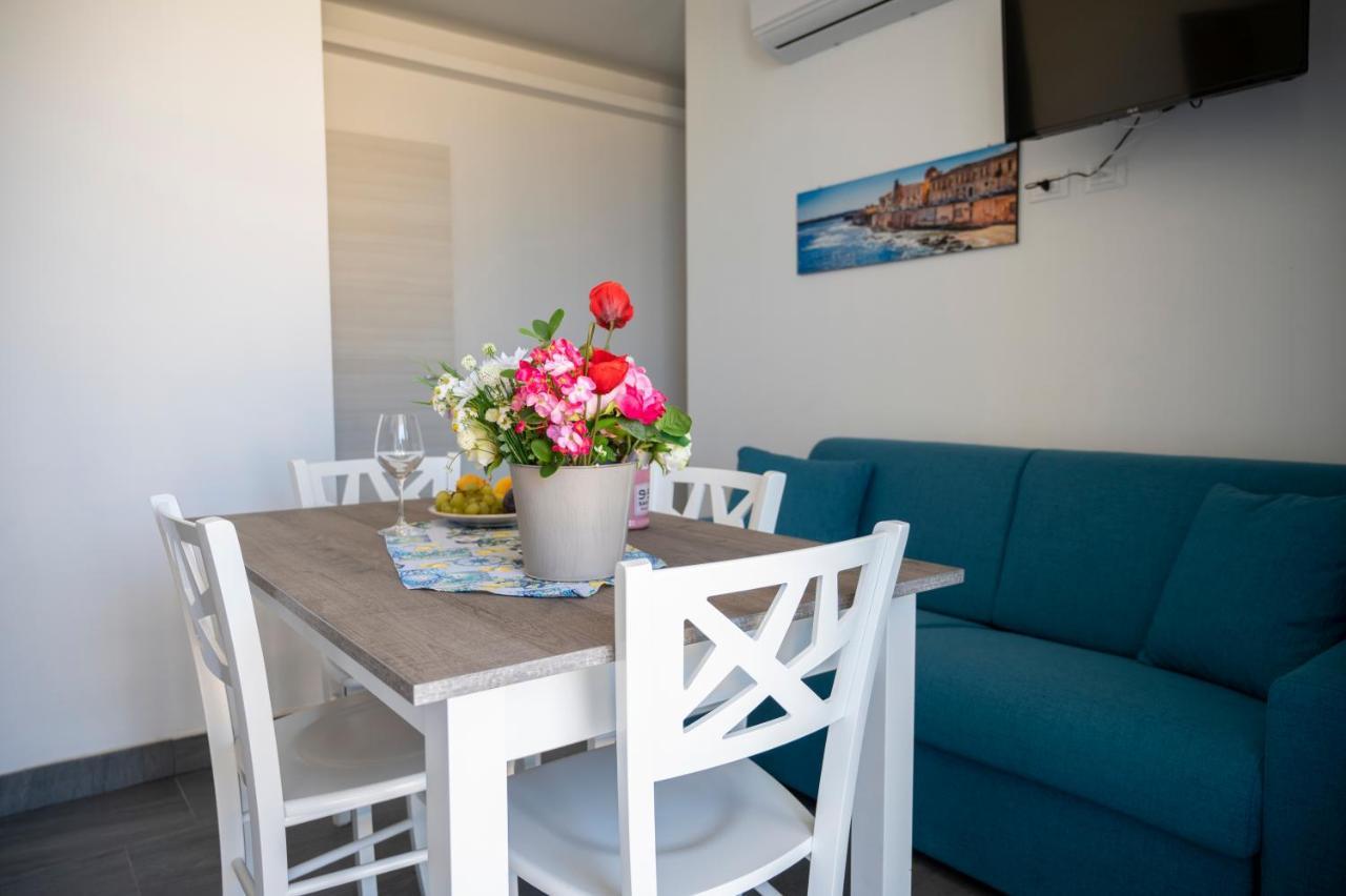 White Apartments & Spa Avola Bagian luar foto