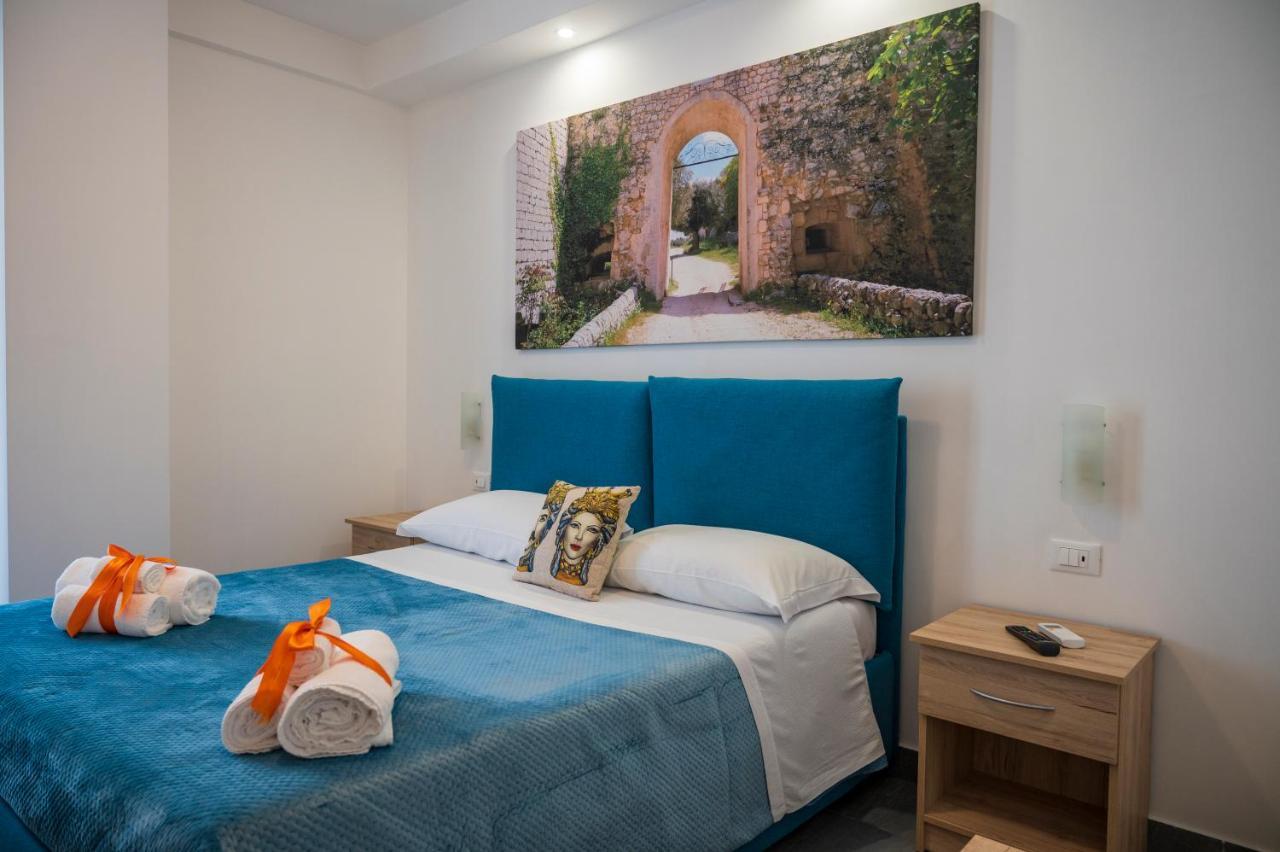 White Apartments & Spa Avola Bagian luar foto
