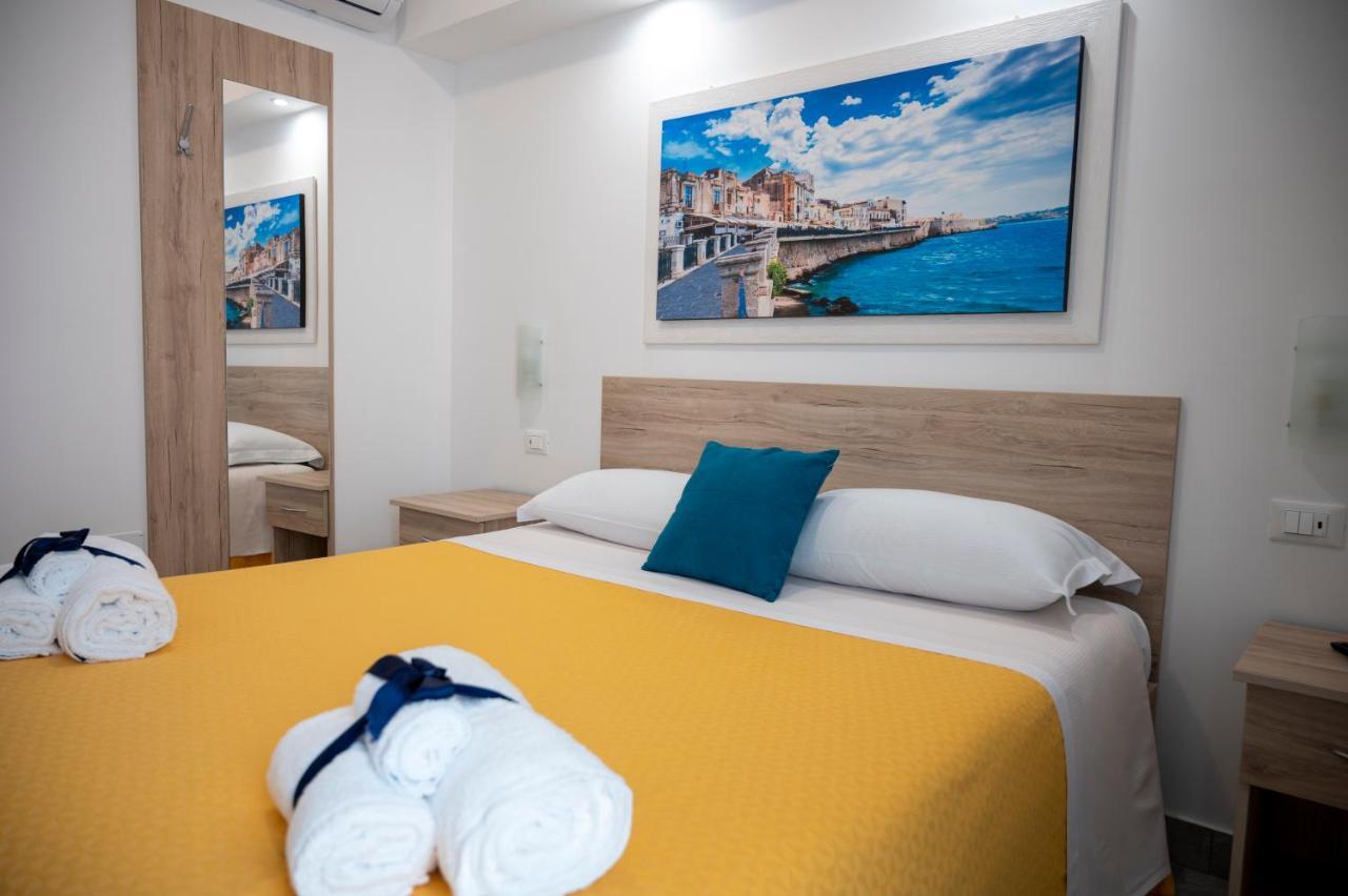 White Apartments & Spa Avola Bagian luar foto