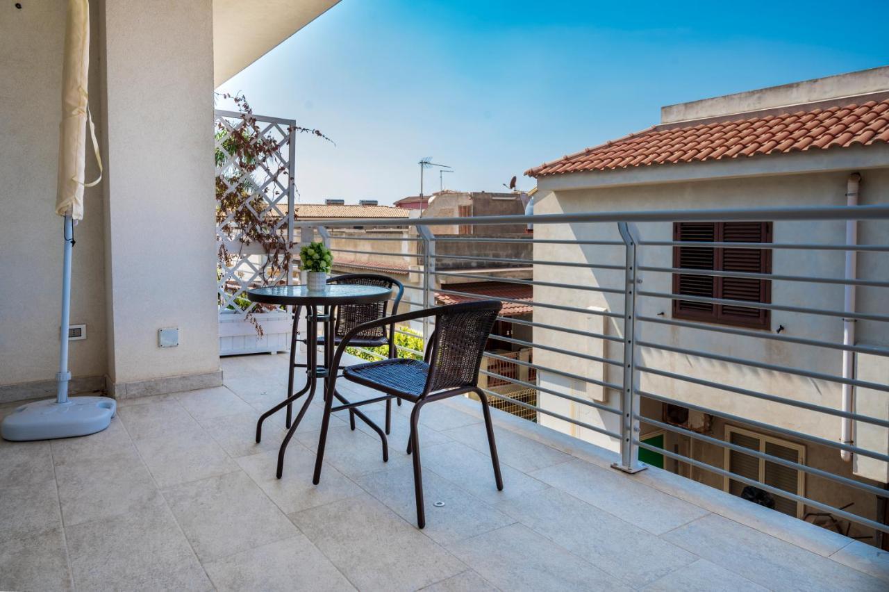 White Apartments & Spa Avola Bagian luar foto